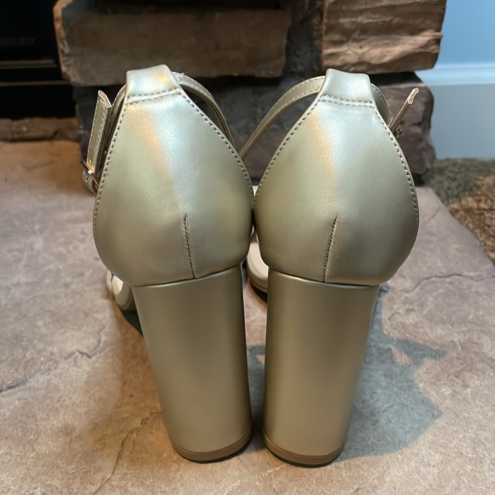 Lulu's Gold Heels - Picture 5 of 7